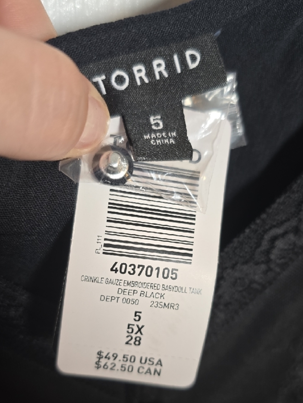 131 NWT Torrid 5 5X Deep Black Crinkle Gauze Embroidered Babydoll Tank Top Cami - Picture 3 of 6